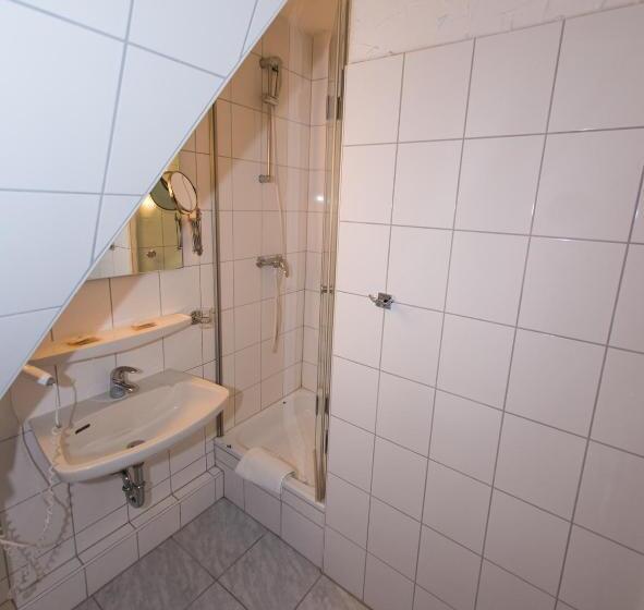 Номер Стандарт, Und Restaurant Lowenbrau Koln