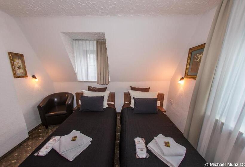 Номер Стандарт, Und Restaurant Lowenbrau Koln