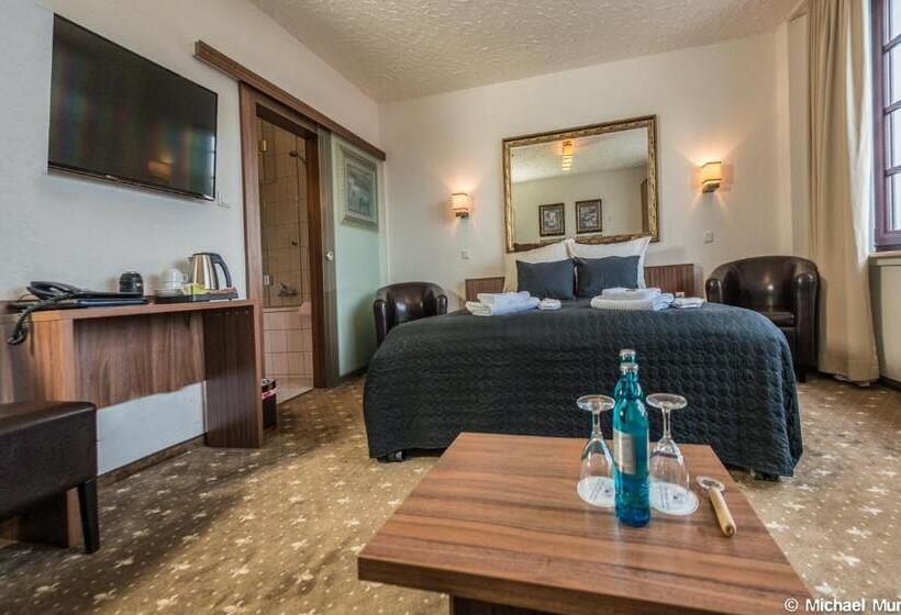 Номер Стандарт, Und Restaurant Lowenbrau Koln