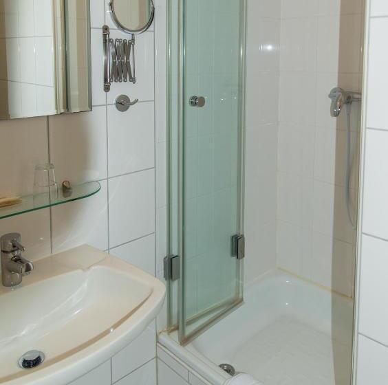 Номер Стандарт Индивидуальный, Und Restaurant Lowenbrau Koln