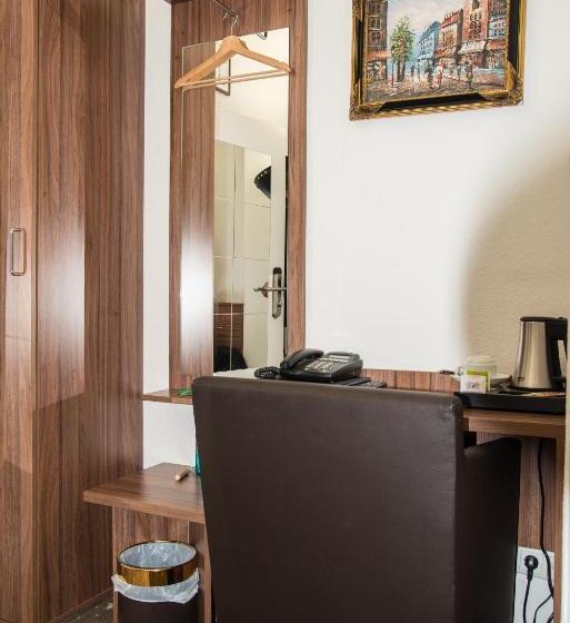 Номер Стандарт Индивидуальный, Und Restaurant Lowenbrau Koln