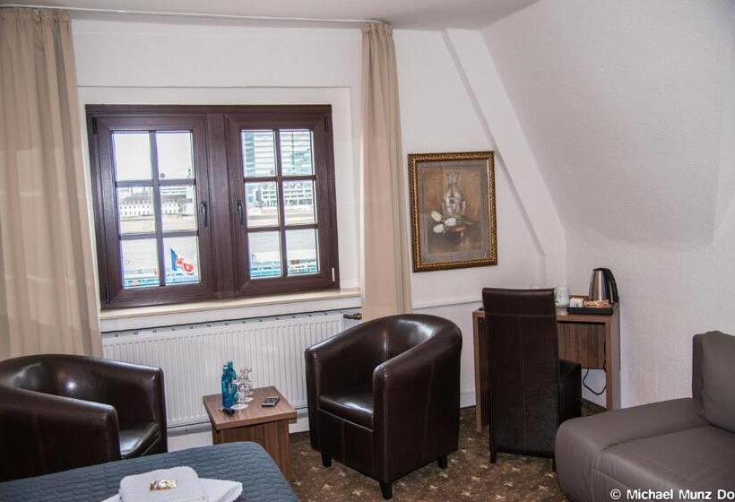 Семейный Номер, Und Restaurant Lowenbrau Koln