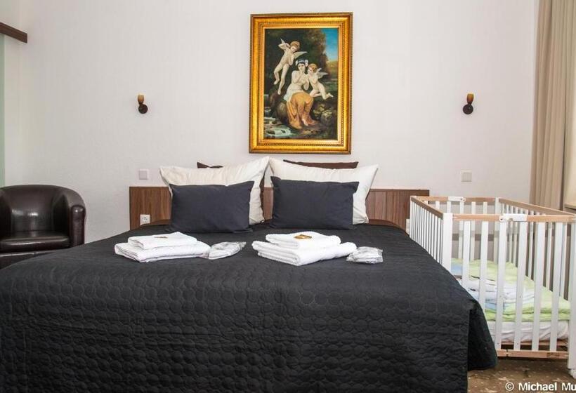 Семейный Номер, Und Restaurant Lowenbrau Koln