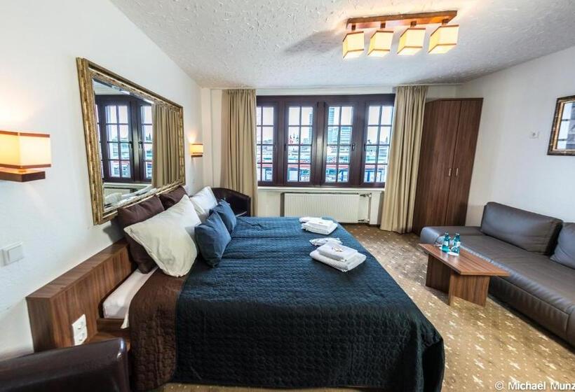 Номер Стандарт Трехместный, Und Restaurant Lowenbrau Koln