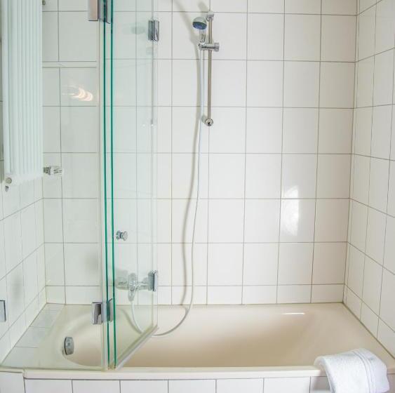 Номер Стандарт Трехместный, Und Restaurant Lowenbrau Koln