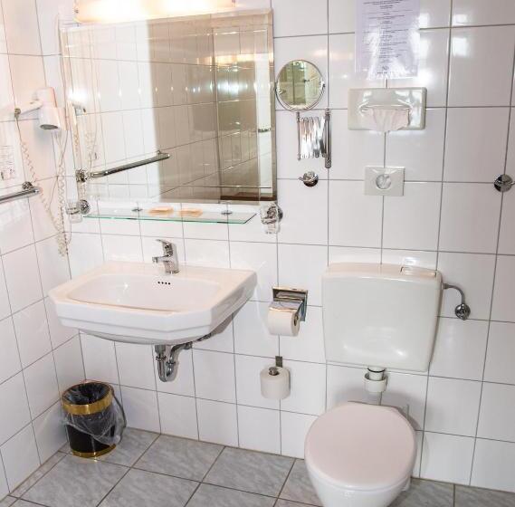 Номер Стандарт Трехместный, Und Restaurant Lowenbrau Koln