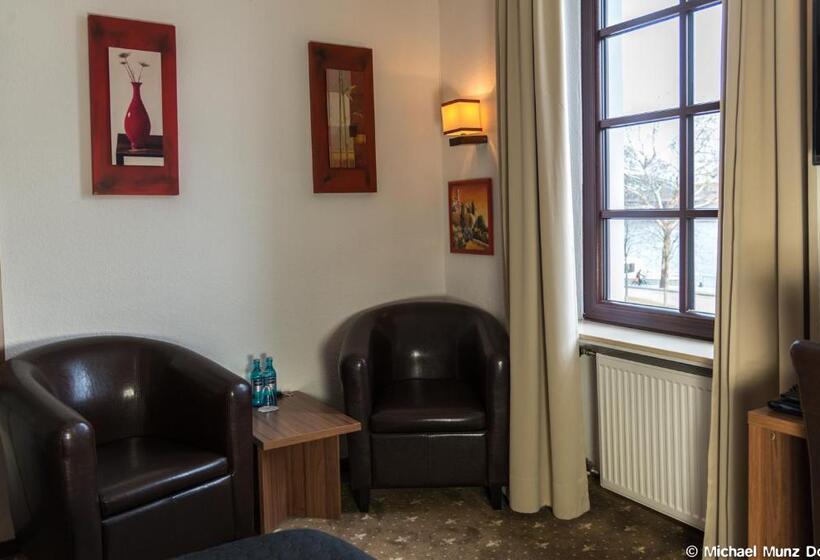 Номер Стандарт Вид на Озеро, Und Restaurant Lowenbrau Koln