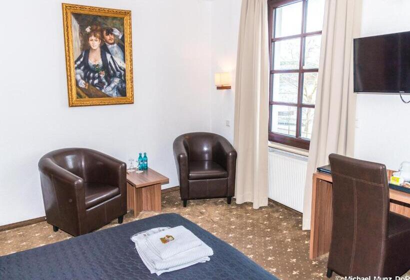 Номер Стандарт Вид на Озеро, Und Restaurant Lowenbrau Koln