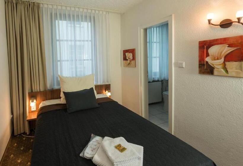 Номер Economy, Und Restaurant Lowenbrau Koln