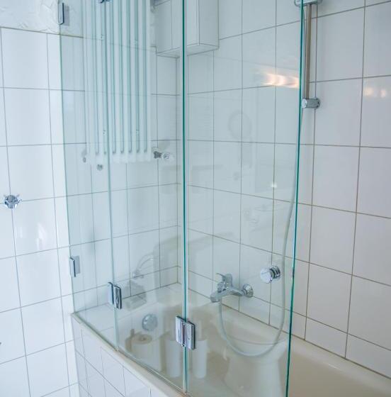 Номер Deluxe, Und Restaurant Lowenbrau Koln