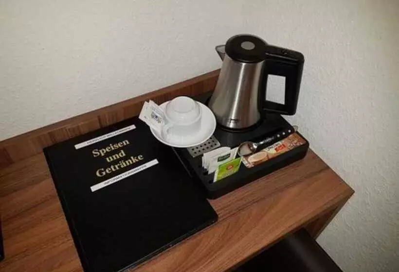 اتاق استاندارد یک نفره, Und Restaurant Lowenbrau Koln
