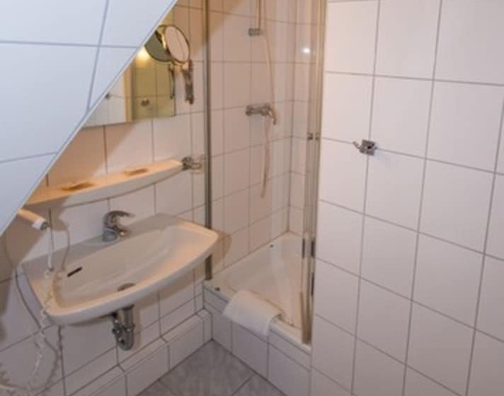 Номер Стандарт, Und Restaurant Lowenbrau Koln