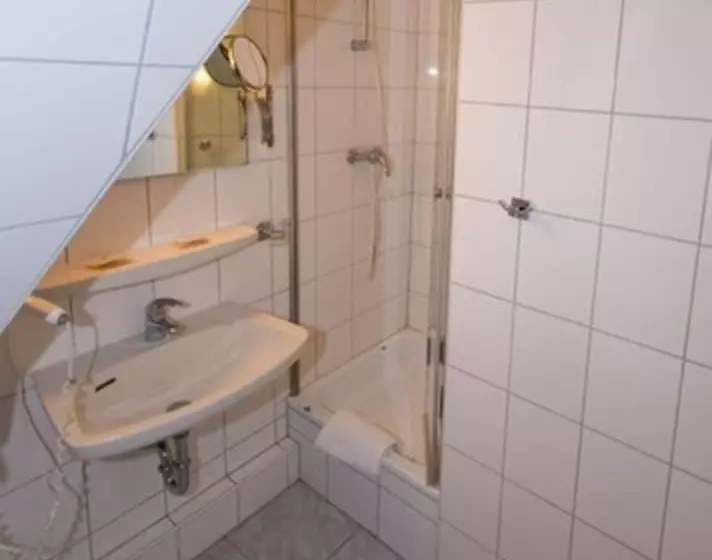اتاق استاندارد, Und Restaurant Lowenbrau Koln
