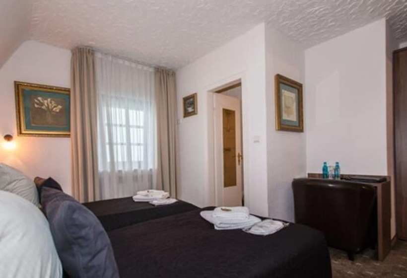 Номер Стандарт, Und Restaurant Lowenbrau Koln