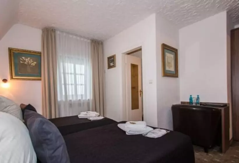 اتاق استاندارد, Und Restaurant Lowenbrau Koln