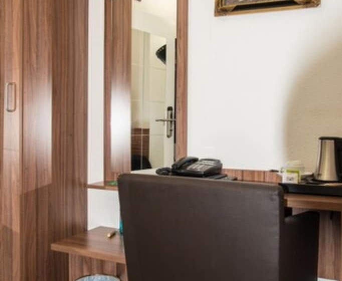 Номер Стандарт Индивидуальный, Und Restaurant Lowenbrau Koln