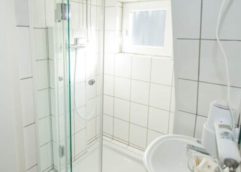 Семейный Номер, Und Restaurant Lowenbrau Koln