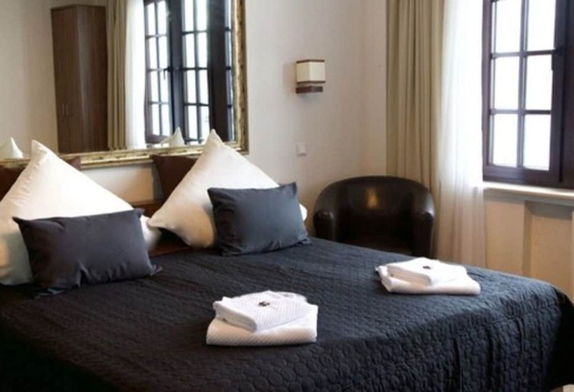 Семейный Номер, Und Restaurant Lowenbrau Koln