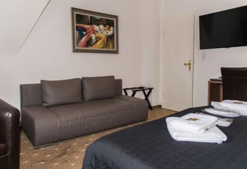 Семейный Номер, Und Restaurant Lowenbrau Koln