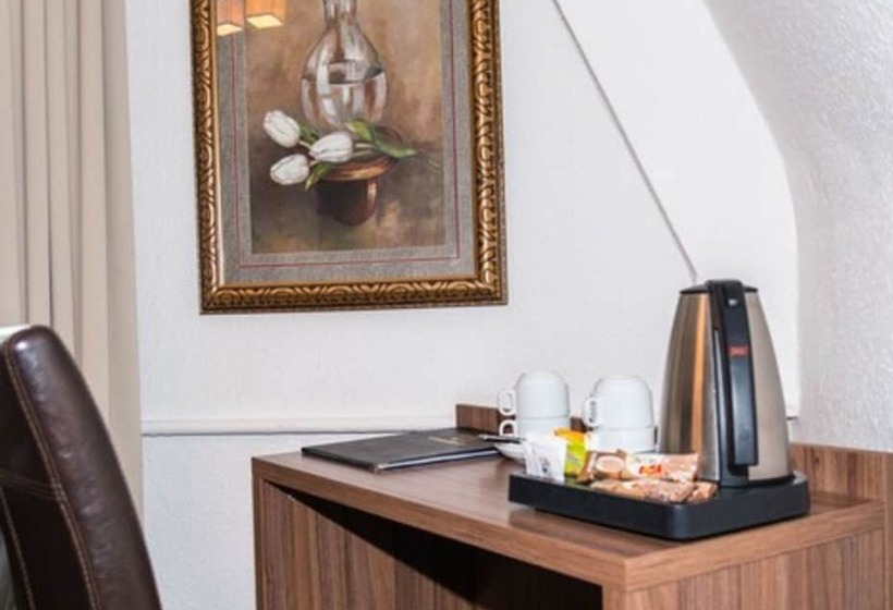 Семейный Номер, Und Restaurant Lowenbrau Koln