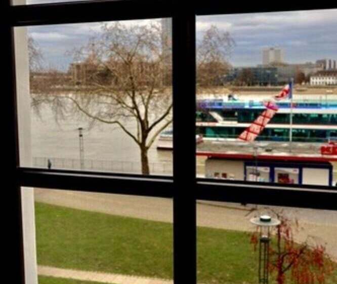 Номер Стандарт Трехместный, Und Restaurant Lowenbrau Koln