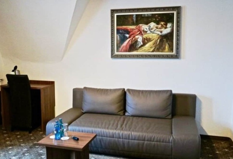 Номер Стандарт Трехместный, Und Restaurant Lowenbrau Koln