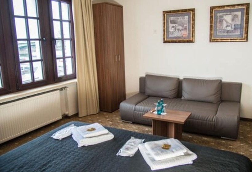 Номер Стандарт Трехместный, Und Restaurant Lowenbrau Koln