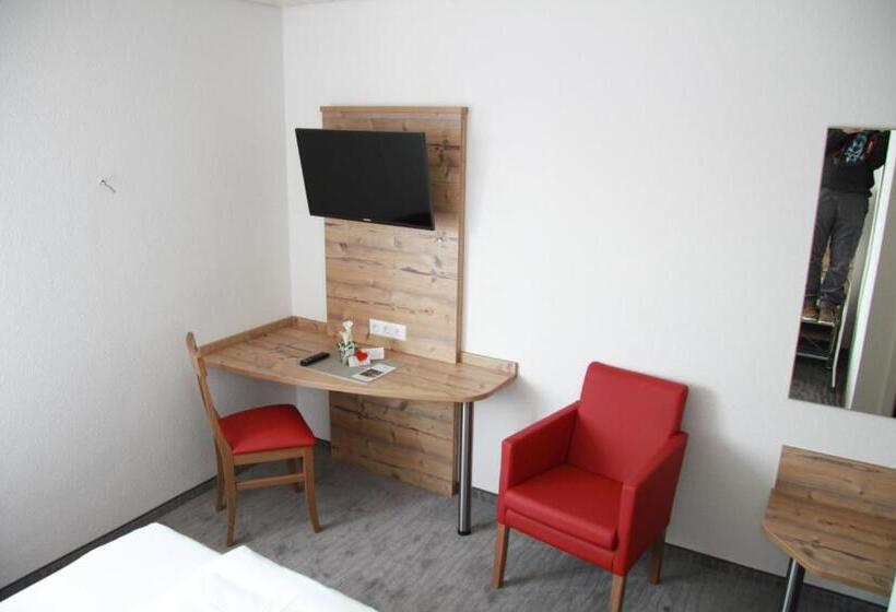 חדר סופריור יחיד, Lamm