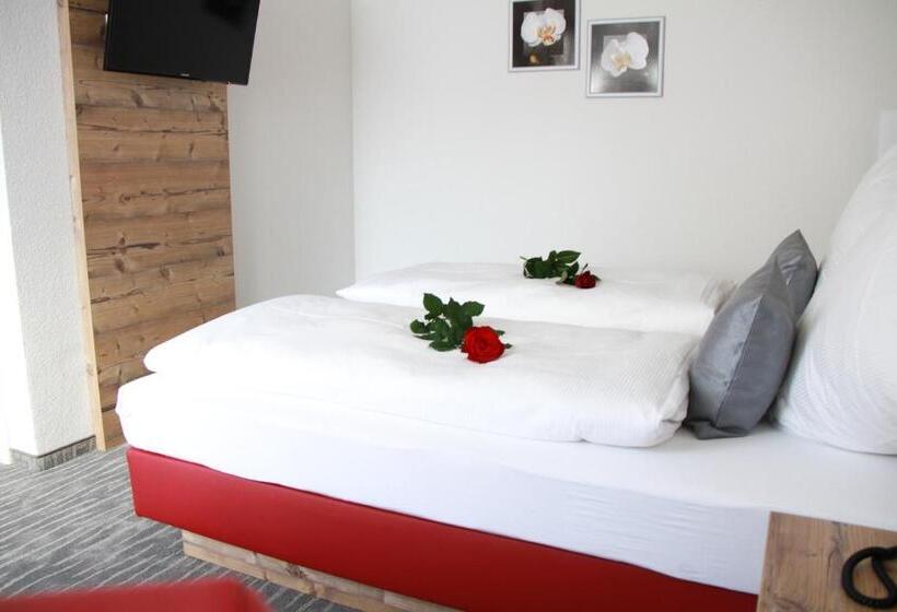 חדר סופריור, Lamm