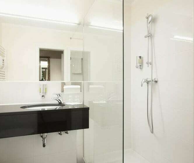 اتاق استاندارد سه نفره, Rivoli Charme