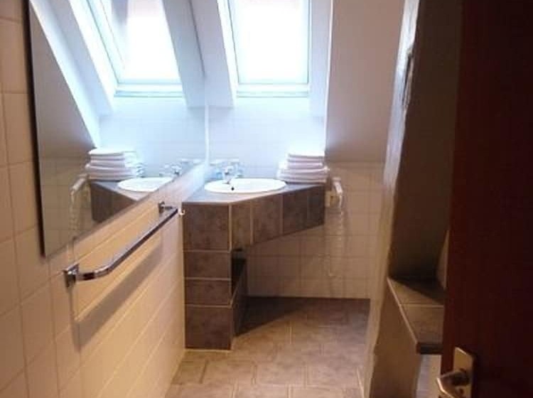 スイート, Zur Krone