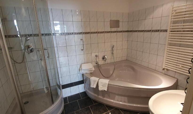 スイート, Zur Krone