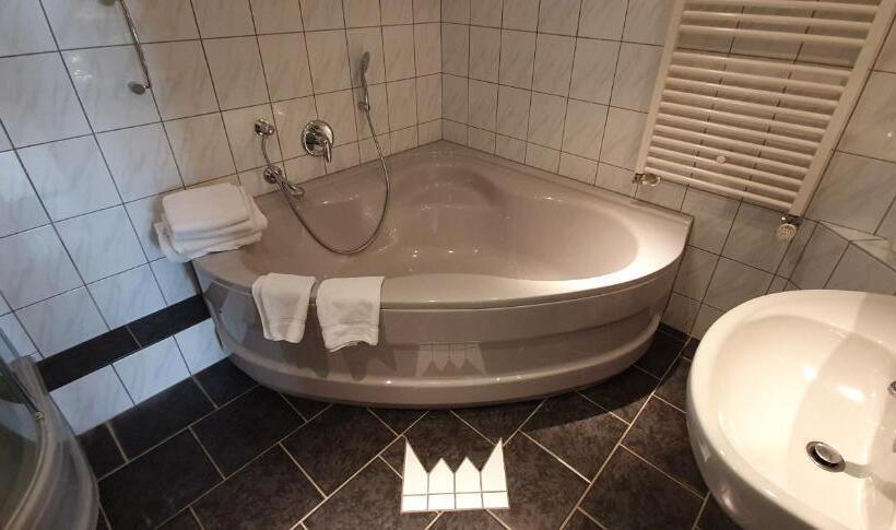 スイート, Zur Krone