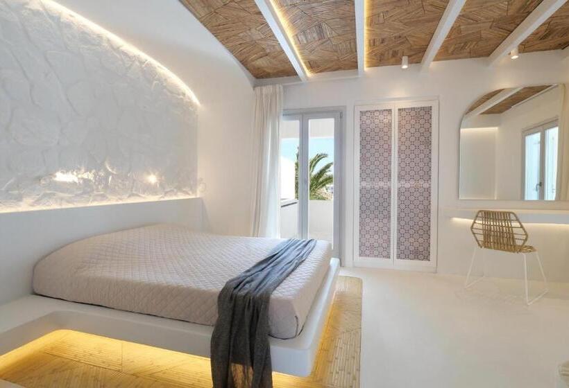 带泳池观景的豪华房, Andronikos