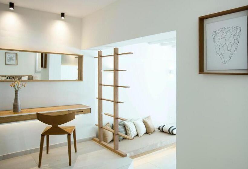 带园景的小型套房, Andronikos