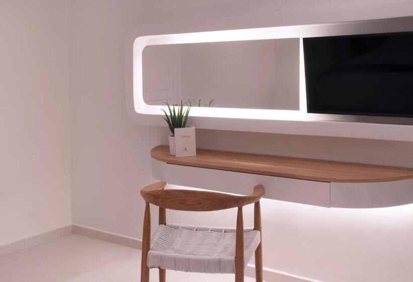 带按摩浴缸和海景的套房, Andronikos