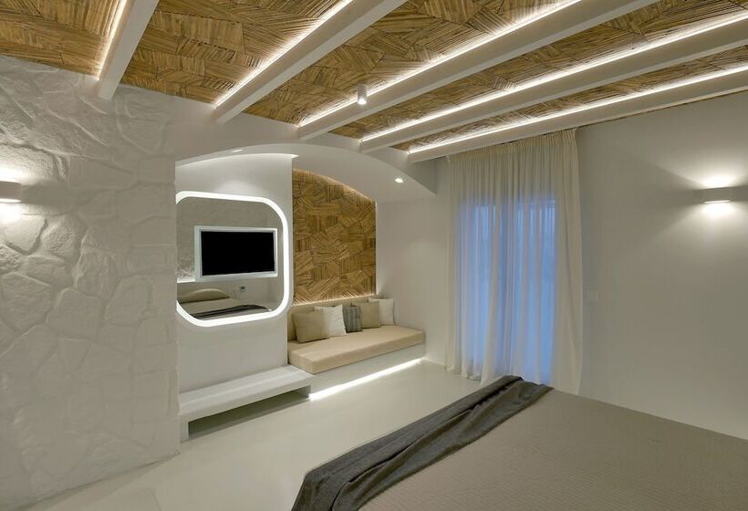 带泳池观景的豪华房, Andronikos