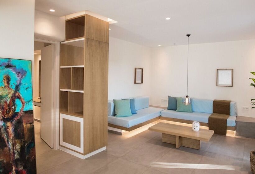 套房带园景, Andronikos