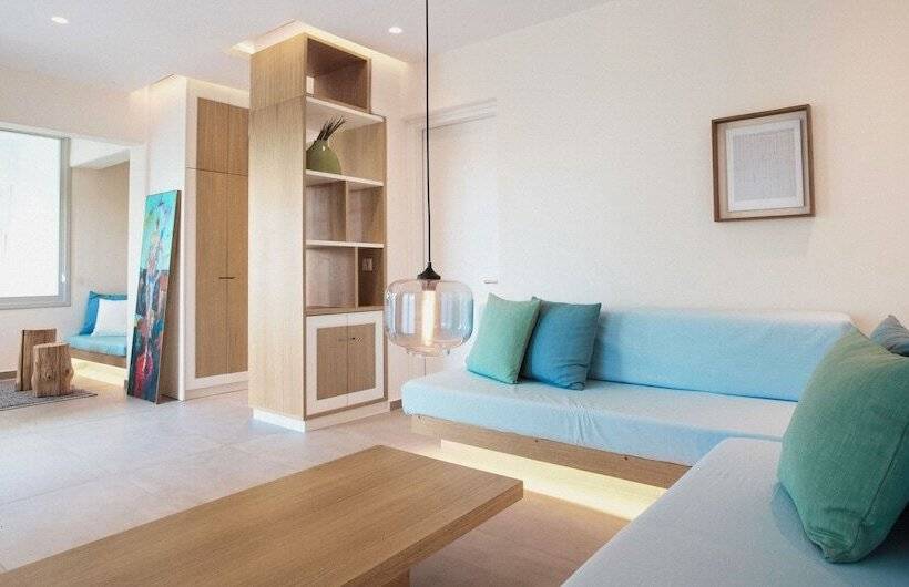 套房带园景, Andronikos