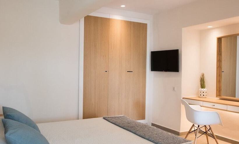 套房带园景, Andronikos