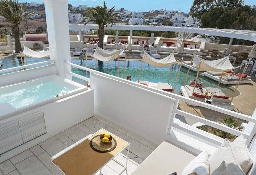 小型套房带泳池景, Andronikos