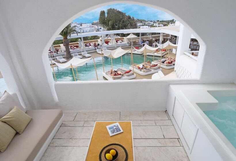 小型套房带泳池景, Andronikos