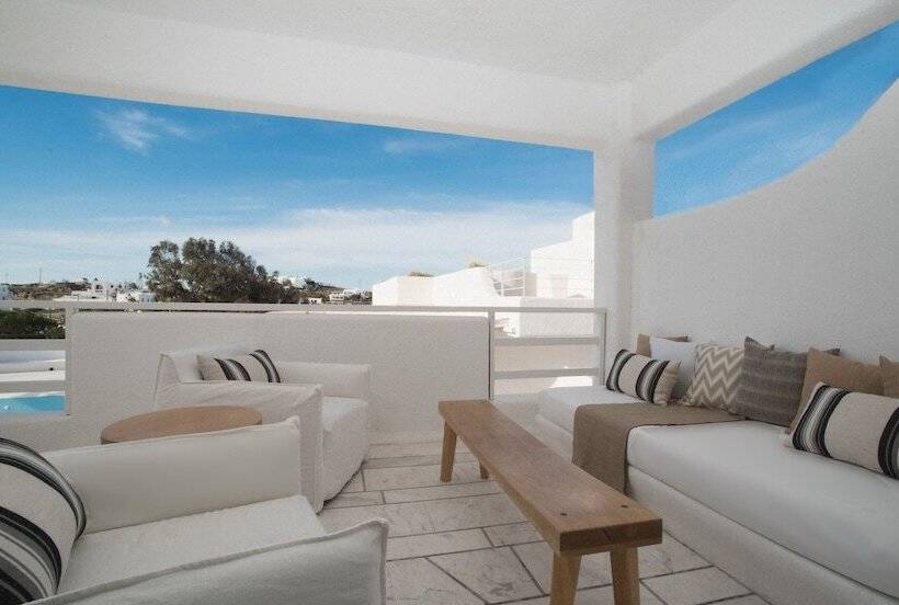 小型套房带泳池景, Andronikos