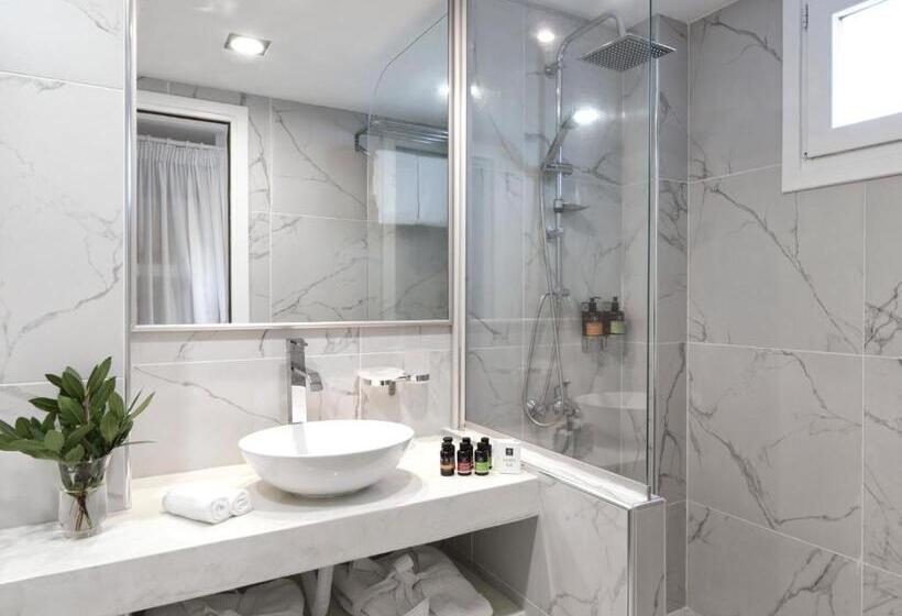 带按摩浴缸和海景的套房, Aressana Spa Hotel & Suites   Small Luxury Hotels Of The World