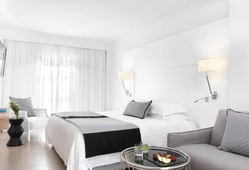 프리미엄 트리플 룸, Aressana Spa Hotel & Suites   Small Luxury Hotels Of The World
