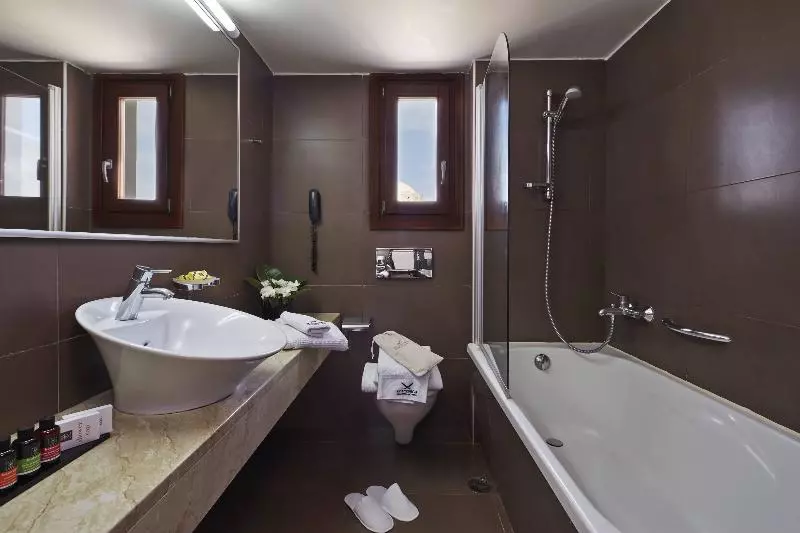سوییت جونیور, Aressana Spa Hotel & Suites ,Small Luxury Hotels of The World
