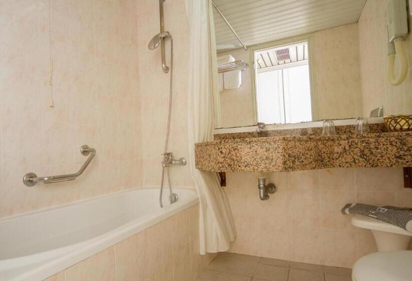 غرفة قياسية مطلّة علي البحر, Belair Beach