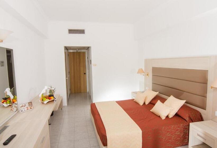 غرفة قياسية مطلّة علي حمام السباحة, Belair Beach