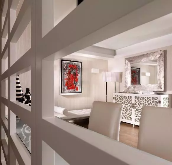 سوئیت پرزیدنت, Divani Apollon Palace & Thalasso