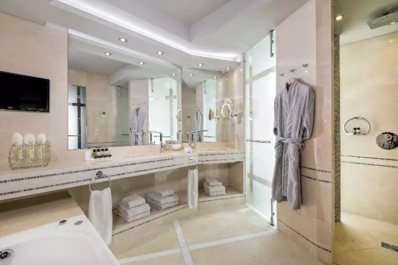 سوییت لوکس, Divani Apollon Palace & Thalasso